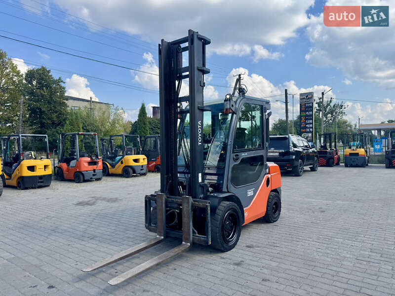 Вилочний навантажувач Toyota 02-8FDJF35 2016 в Радомишлі