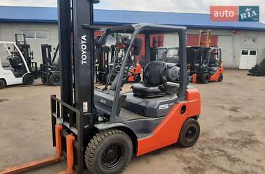 Вилочный погрузчик Toyota 02-8FG25 2008 в 