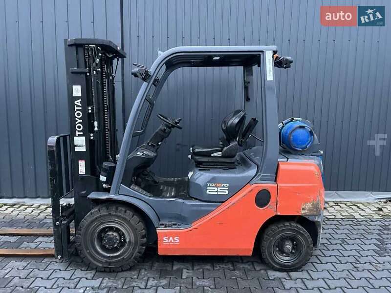 Вилочный погрузчик Toyota 02-8FG25 2018 в Киеве