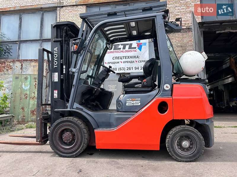 Вилочный погрузчик Toyota 02-8FG25 2015 в Киеве фото 2 Вилочный погрузчик Toyota 02-8FG25 2015 в Киеве