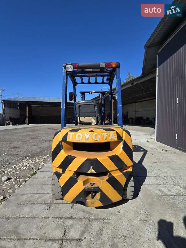 Вилочный погрузчик Toyota 02-8FG25 2006 в Тернополе