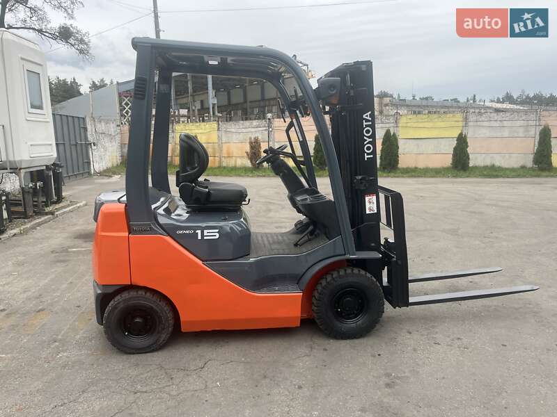 Вилочный погрузчик Toyota 02-8FGF15 2008 в Киеве