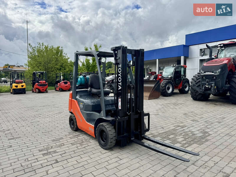 Вилочний навантажувач Toyota 02-8FGF15 2012 в Радомишлі