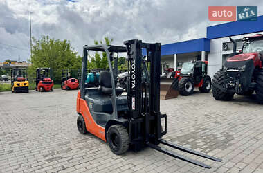 Вилочный погрузчик Toyota 02-8FGF15 2012 в 