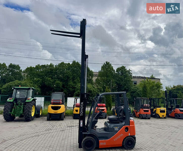 Вилочний навантажувач Toyota 02-8FGF15 2012 в Радомишлі
