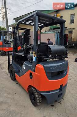 Вилочный погрузчик Toyota 02-8FGF15 2013 в 