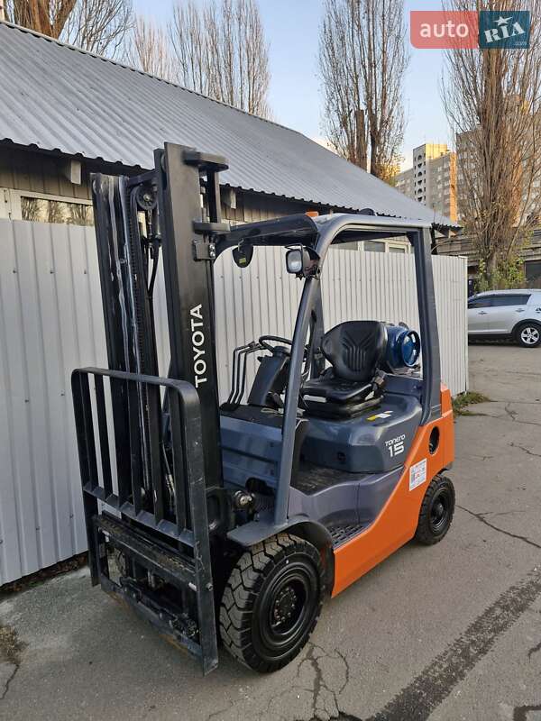 Вилочный погрузчик Toyota 02-8FGF15 2018 в Киеве