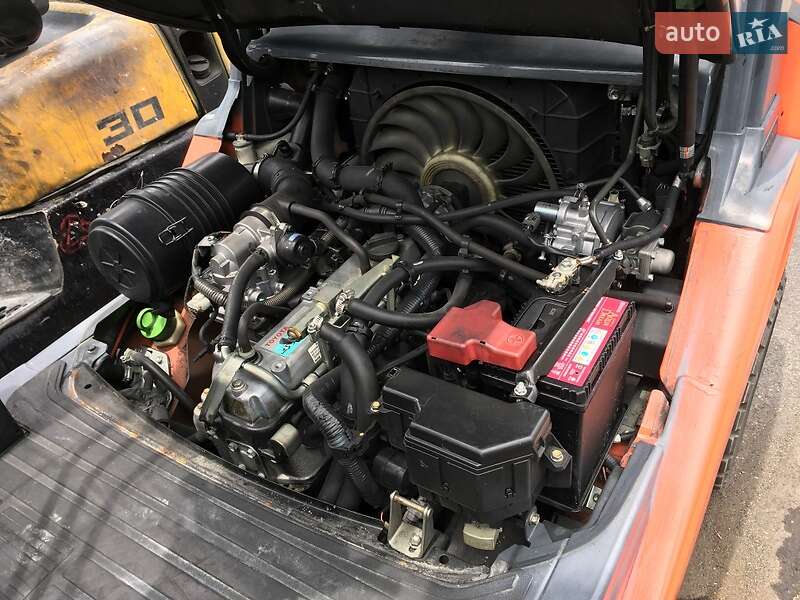 Вилочный погрузчик Toyota 02-8FGF20 2012 в Киеве