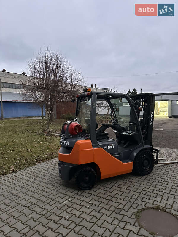 Вилочний навантажувач Toyota 02-8FGF20 2017 в Луцьку