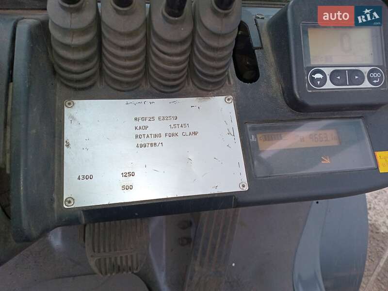 Вилочный погрузчик Toyota 02-8FGF25 2013 в Киеве