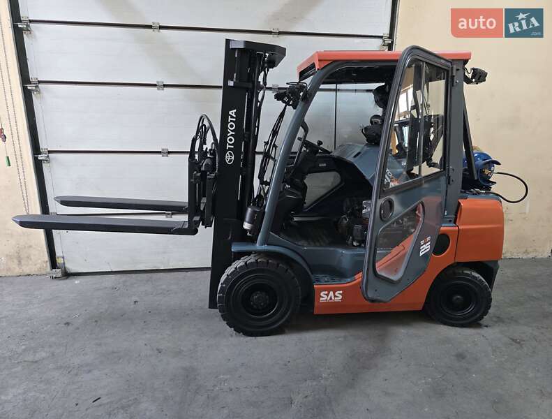 Вилочний навантажувач Toyota 02-8FGF25 2017 в Києві