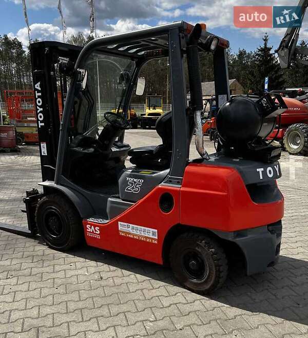 Вилочный погрузчик Toyota 02-8FGF25 2017 в Киеве