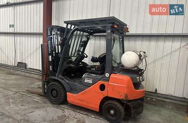 Вилочний навантажувач Toyota 02-8FGF25 2015 в 