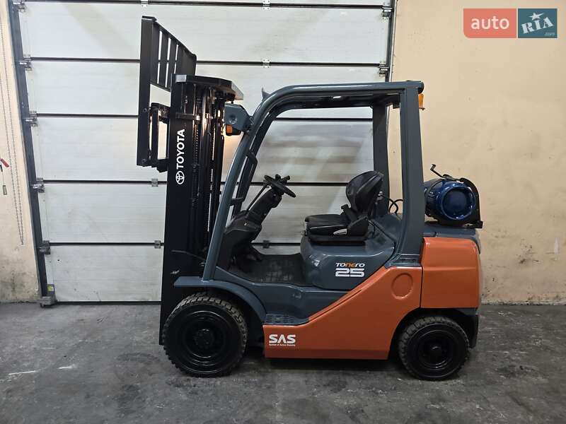 Toyota 02-8FGF25 2015
