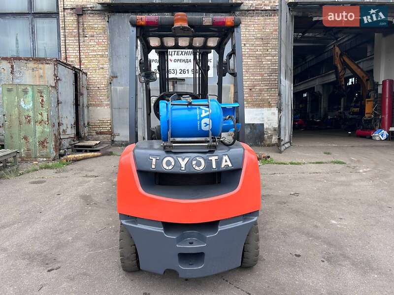 Вилочный погрузчик Toyota 02-8FGF25 2019 в Киеве
