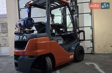 Вилочний навантажувач Toyota 02-8FGF25 2021 в Києві