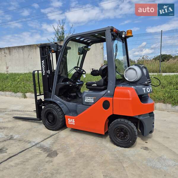 Вилочний навантажувач Toyota 02-8FGF25 2017 в Пустомитах