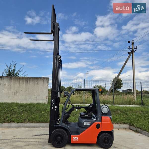 Вилочний навантажувач Toyota 02-8FGF25 2017 в Пустомитах