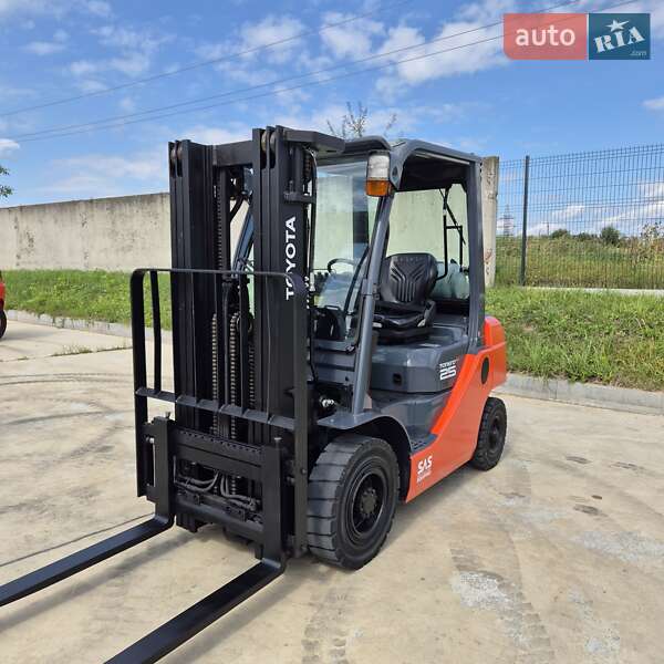Вилочний навантажувач Toyota 02-8FGF25 2017 в Пустомитах