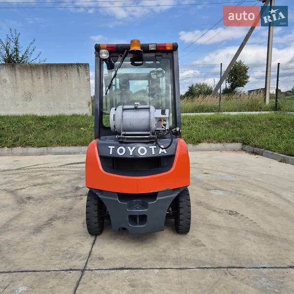 Вилочний навантажувач Toyota 02-8FGF25 2017 в Пустомитах