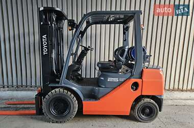Вилочний навантажувач Toyota 02-8FGF25 2018 в Києві