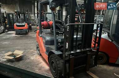 Вилочный погрузчик Toyota 02-8FGF25 2018 в Киеве