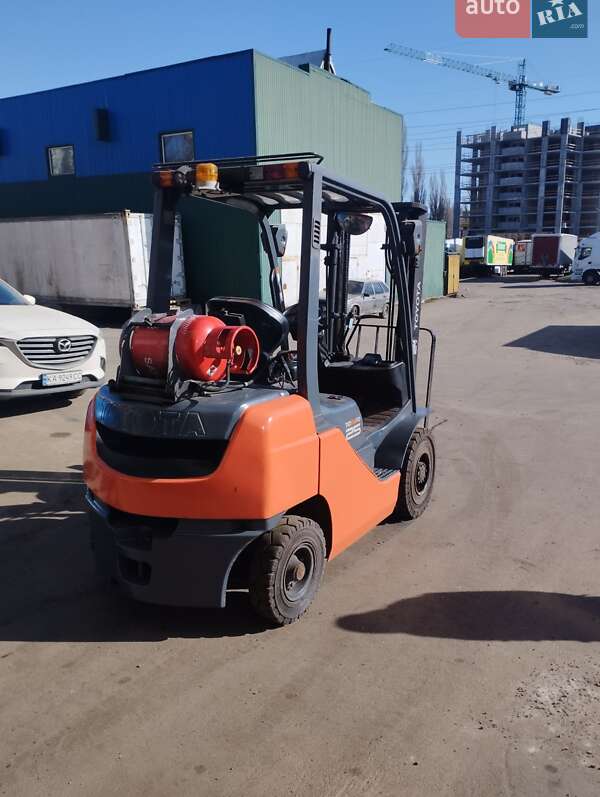 Вилочный погрузчик Toyota 02-8FGF25 2018 в Киеве