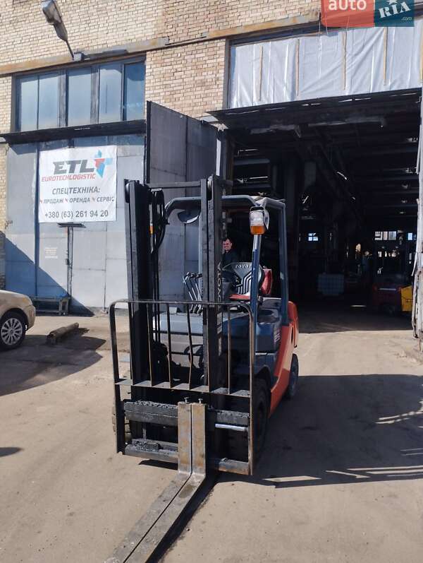 Вилочный погрузчик Toyota 02-8FGF25 2018 в Киеве
