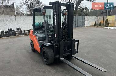 Вилочний навантажувач Toyota 02-8FGF30 2017 в 