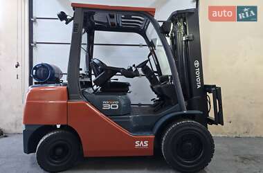 Вилочный погрузчик Toyota 02-8FGF30 2020 в 