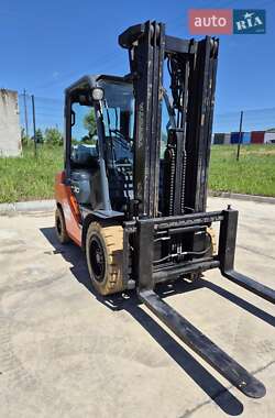 Вилочный погрузчик Toyota 02-8FGF30 2008 в 