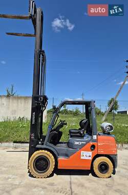 Вилочный погрузчик Toyota 02-8FGF30 2008 в 