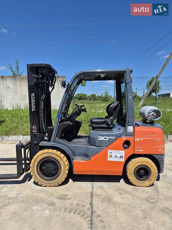 Вилочный погрузчик Toyota 02-8FGF30 2008 в Пустомытах