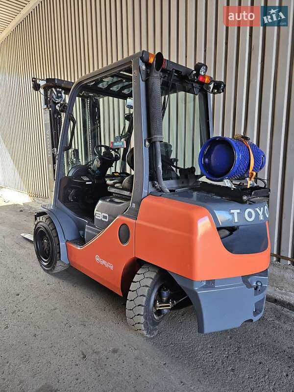 Вилочный погрузчик Toyota 02-8FGF30 2019 в Киеве