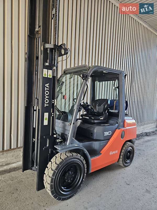 Вилочный погрузчик Toyota 02-8FGF30 2019 в Киеве