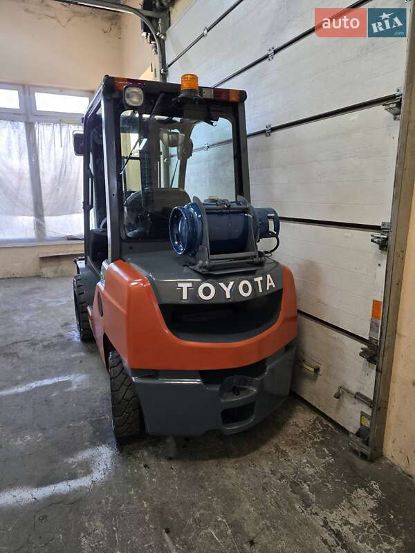 Вилочний навантажувач Toyota 02-8FGF30 2019 в Києві фото 2 Вилочний навантажувач Toyota 02-8FGF30 2019 в Києві