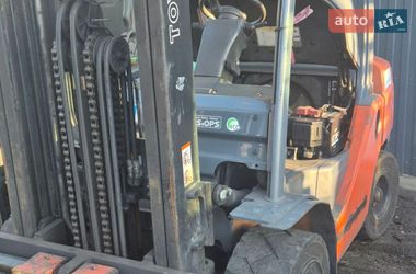 Вилочный погрузчик Toyota 02-8FGF30 2010 в Киеве