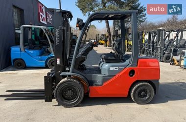 Вилочный погрузчик Toyota 02-8FGF30 2010 в Киеве