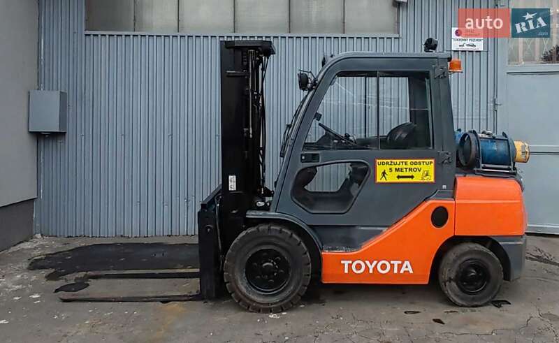 Toyota 02-8FGJF35 2016