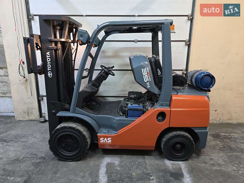 Вилочний навантажувач Toyota 02-8FGJF35 2008 в Києві