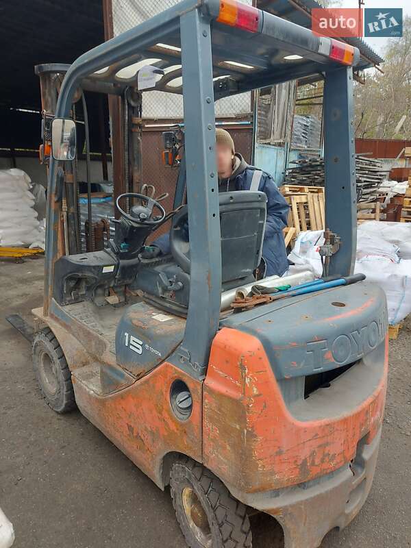 Вилочний навантажувач Toyota 32-8FG15 2016 в Києві