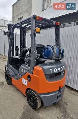 Вилочный погрузчик Toyota 32-8FG18 2018 в 