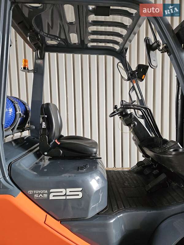 Вилочный погрузчик Toyota 32FG-25 2017 в Киеве