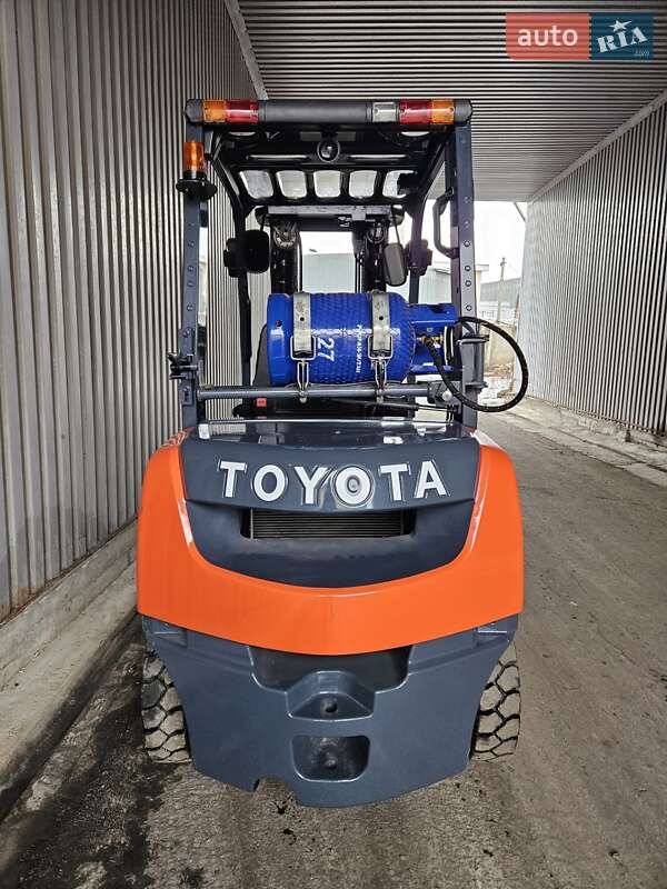 Вилочный погрузчик Toyota 32FG-25 2017 в Киеве