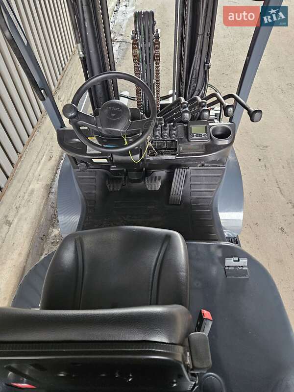 Вилочный погрузчик Toyota 32FG-25 2017 в Киеве