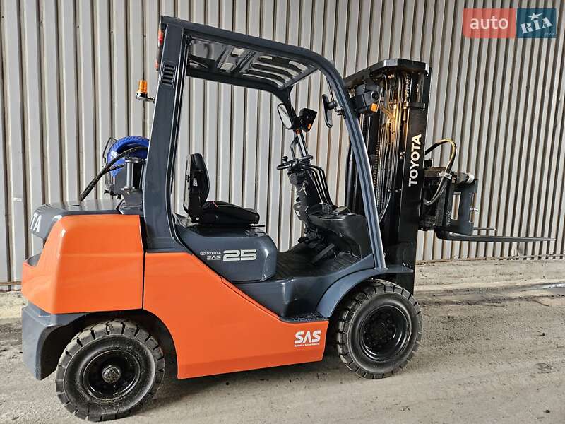 Вилочный погрузчик Toyota 32FG-25 2017 в Киеве