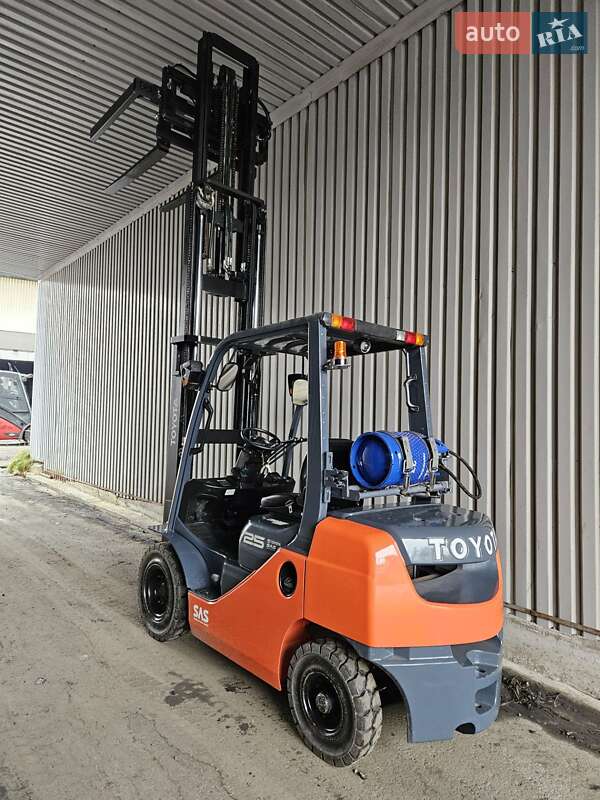Вилочный погрузчик Toyota 32FG-25 2017 в Киеве