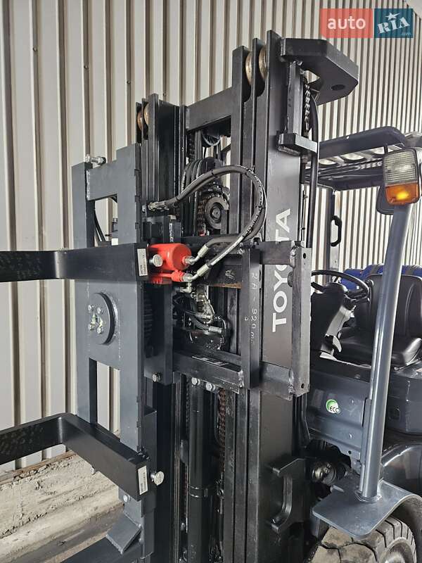 Вилочный погрузчик Toyota 32FG-25 2017 в Киеве