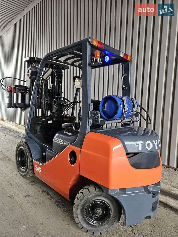 Вилочный погрузчик Toyota 32FG-25 2017 в Киеве