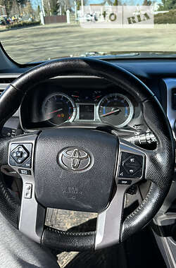 Позашляховик / Кросовер Toyota 4Runner 2014 в Чернівцях